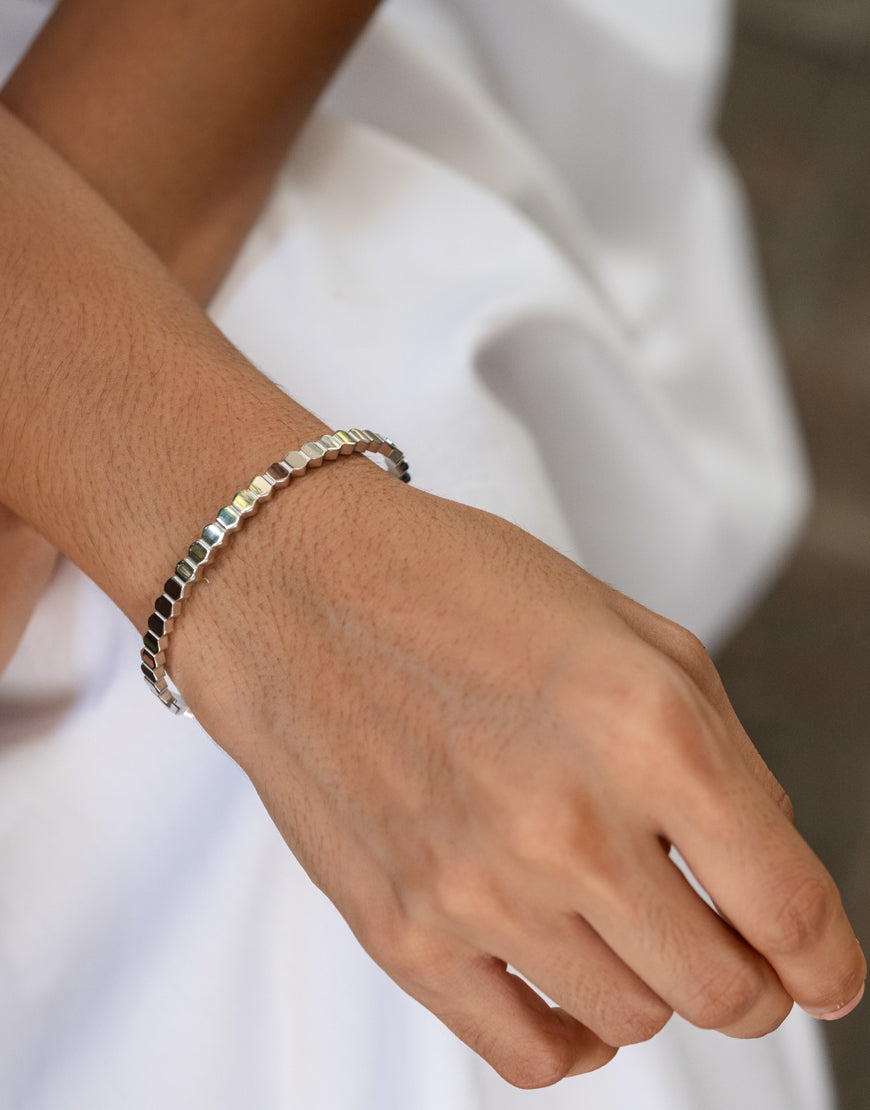 Diamond Cut detail Bangle in Silver