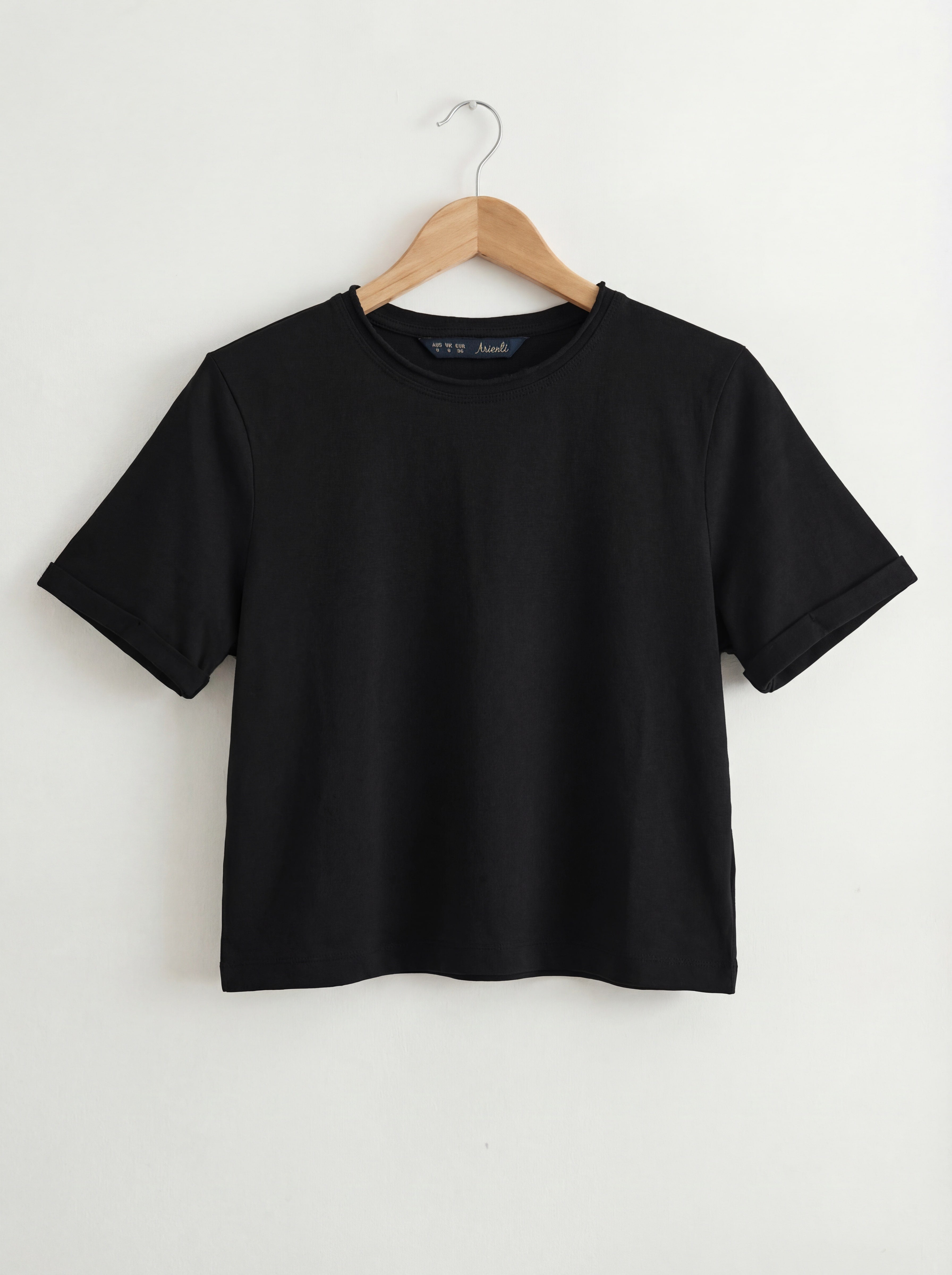 Neera Tee