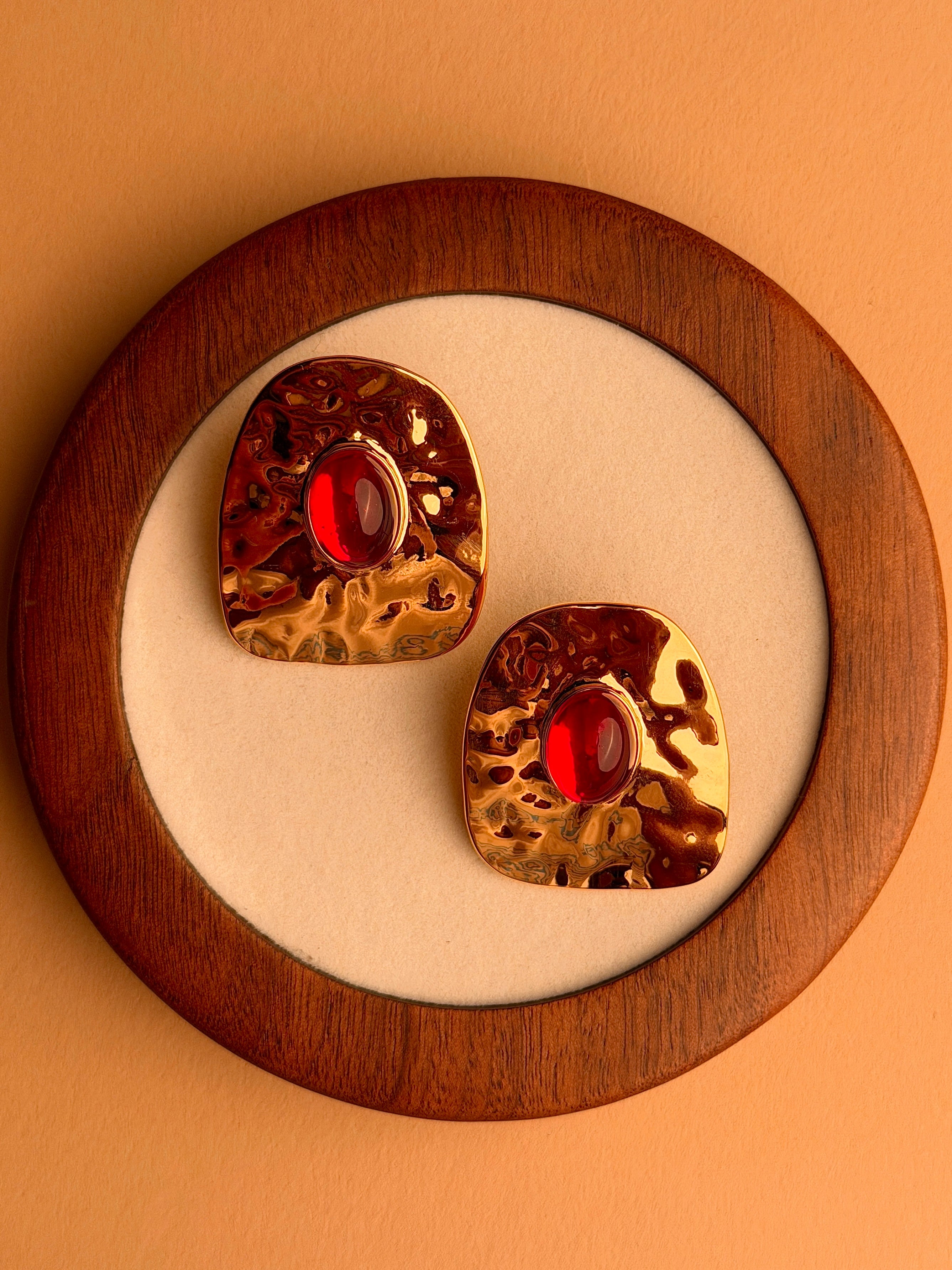Hammered Gold Earing With Red Accent