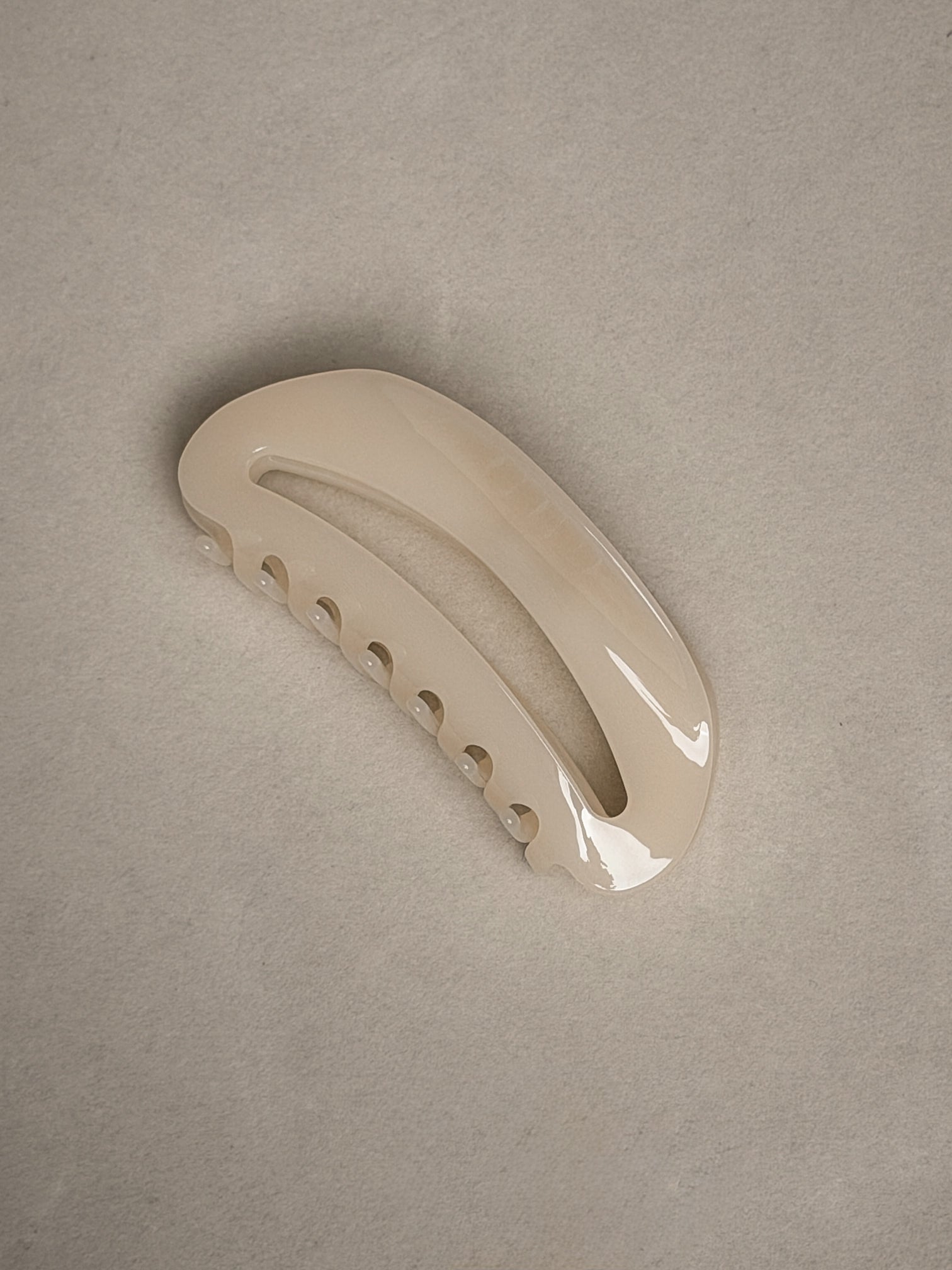Curved Hair Claw in Ivory