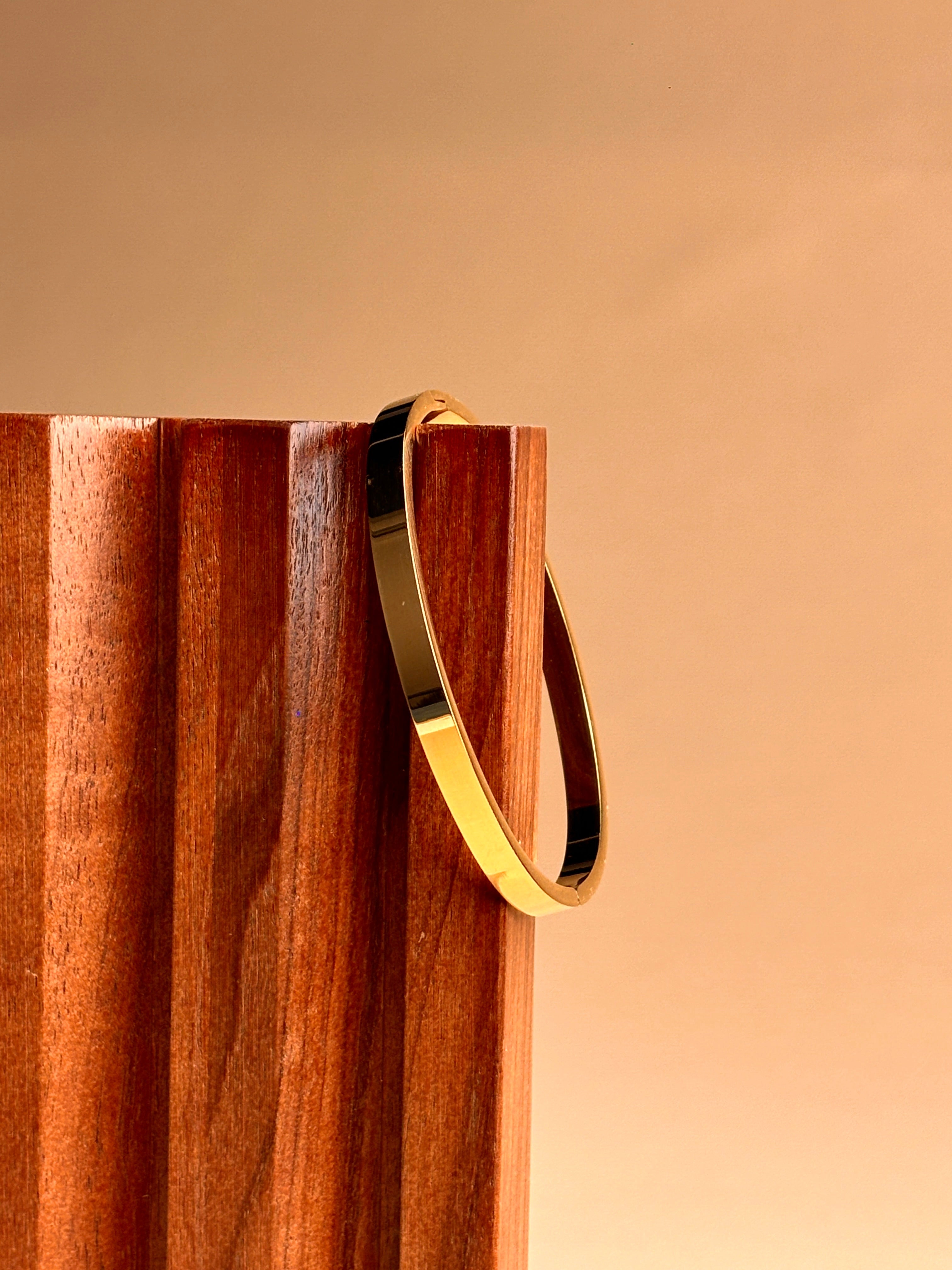 Sleek Gold Bracelet